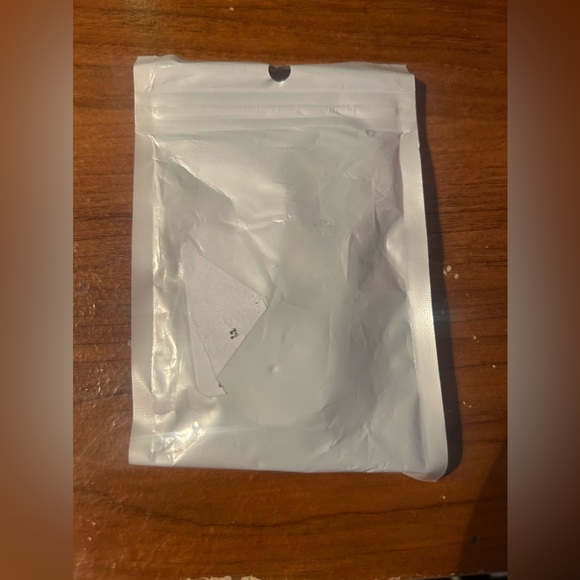 NWT Apple AirTag Black Silicon Protection Cover - Picture 2 of 2